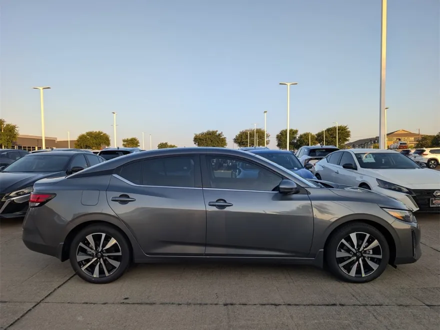 2025 Nissan Sentra SV photo 1