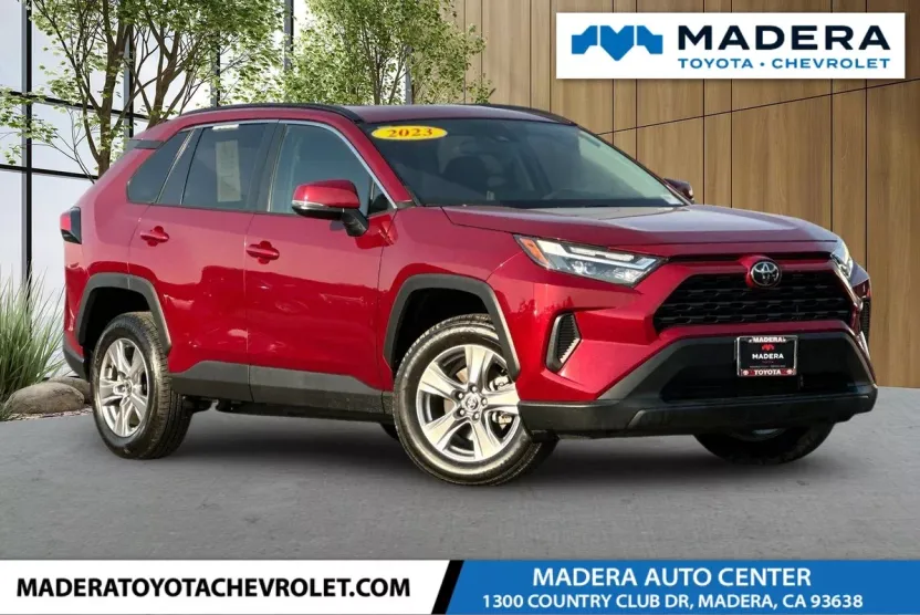 2023 Toyota RAV4 XLE photo 1