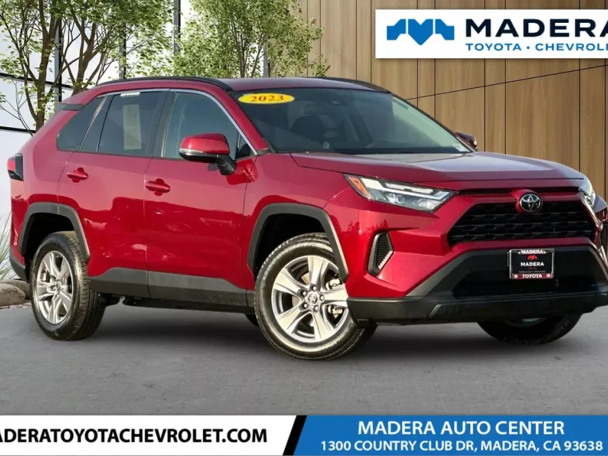 2023 Toyota RAV4 XLE photo 1