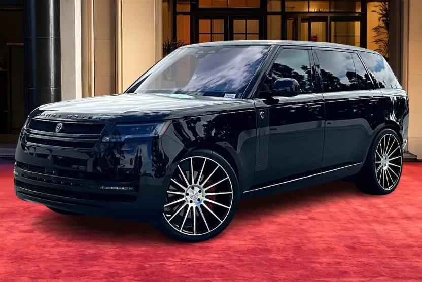 2023 Land Rover Range Rover SE photo 1