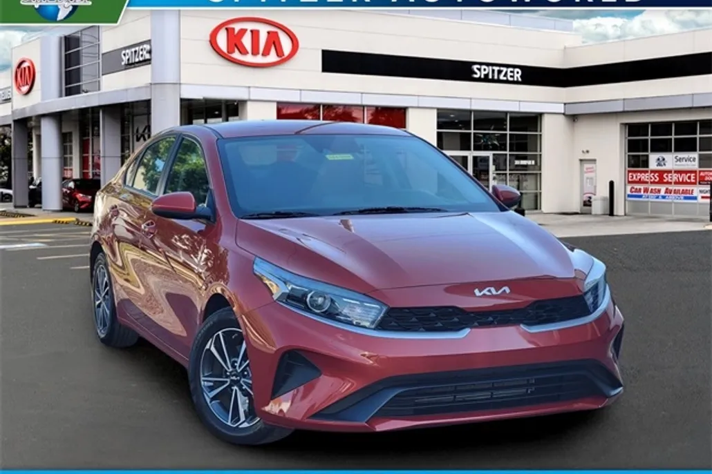 2022 Kia Forte FE LXS photo 1