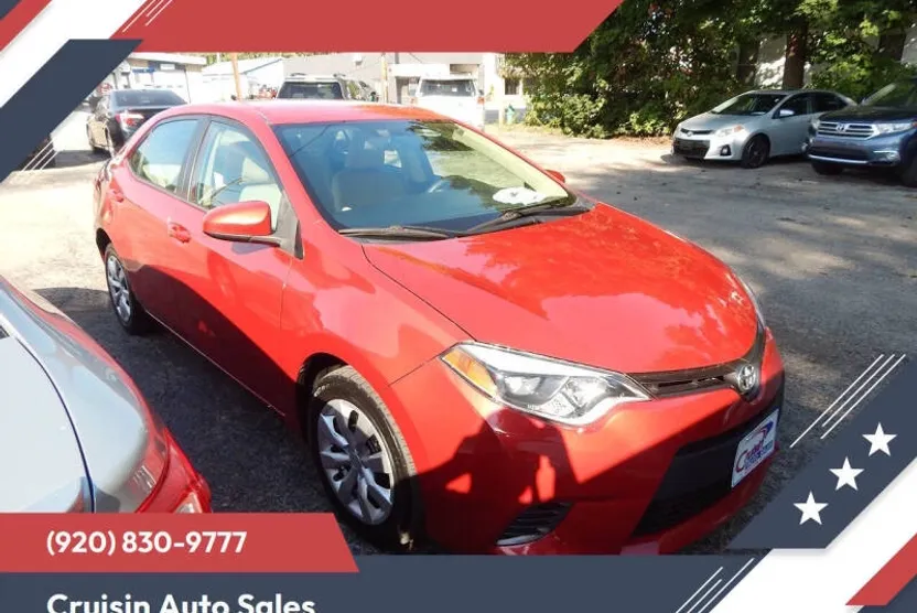 2015 Toyota Corolla LE photo 1