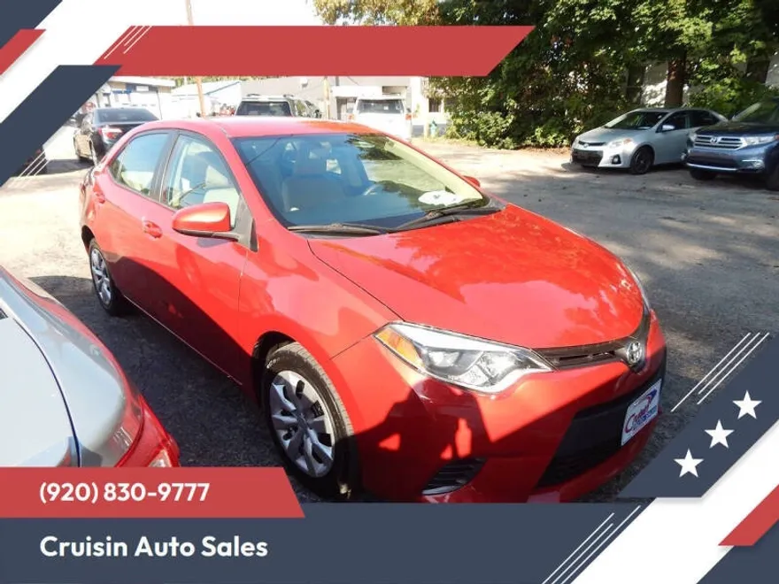 2015 Toyota Corolla LE photo 1