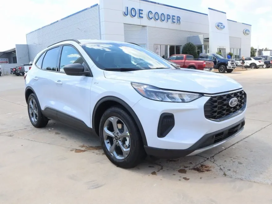 2025 Ford Escape ST-Line photo 1