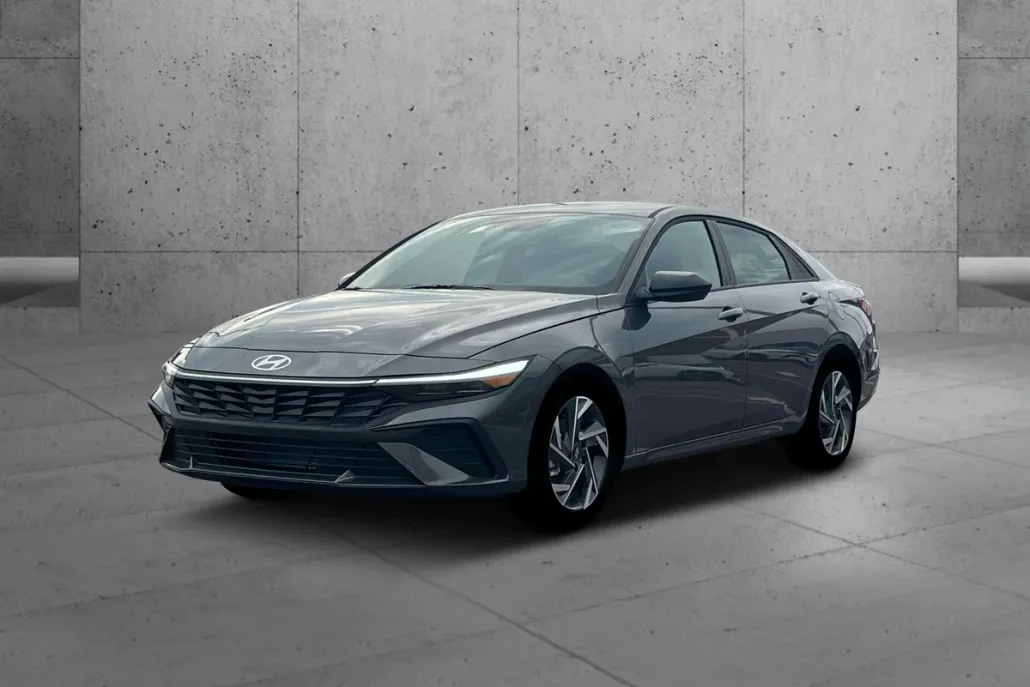 2025 Hyundai Elantra SEL Sport photo 1