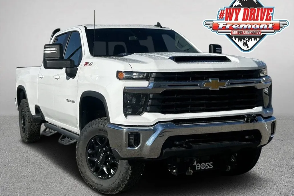 2024 Chevrolet Silverado 3500HD LT photo 1