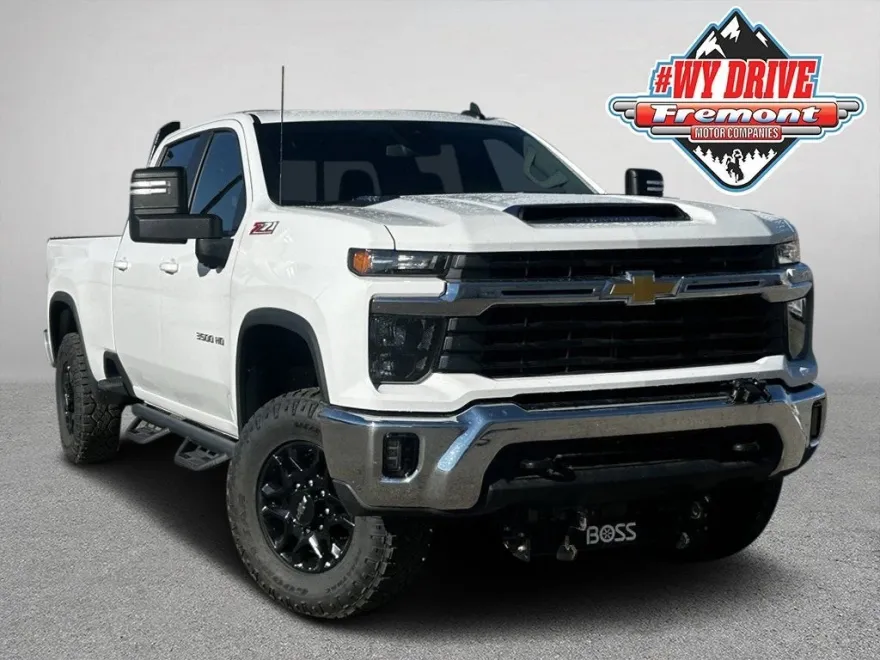 2024 Chevrolet Silverado 3500HD LT photo 1