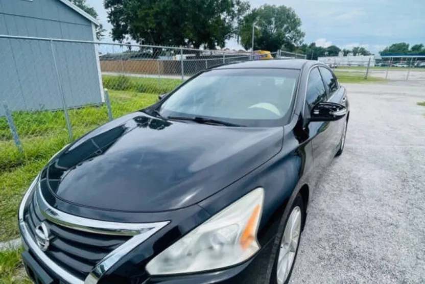 2014 Nissan Altima 2.5 photo 1