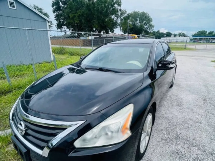 2014 Nissan Altima 2.5 photo 1