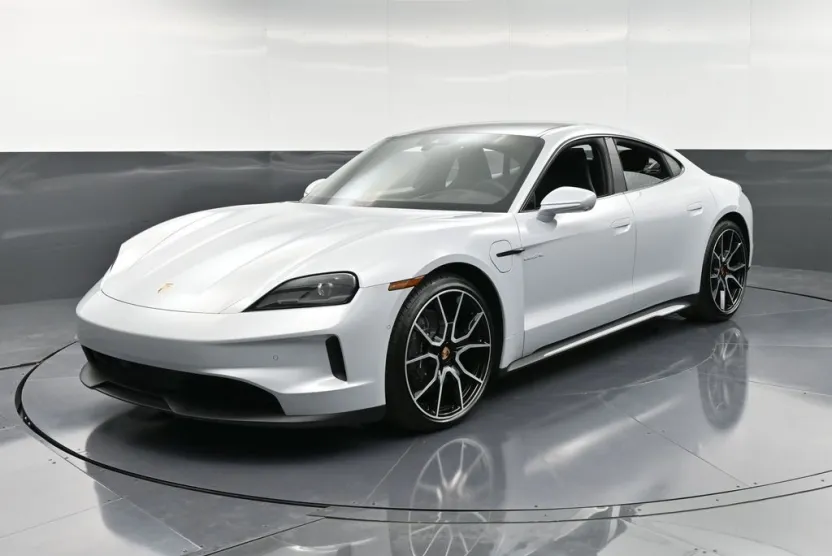 2025 Porsche Taycan photo 1