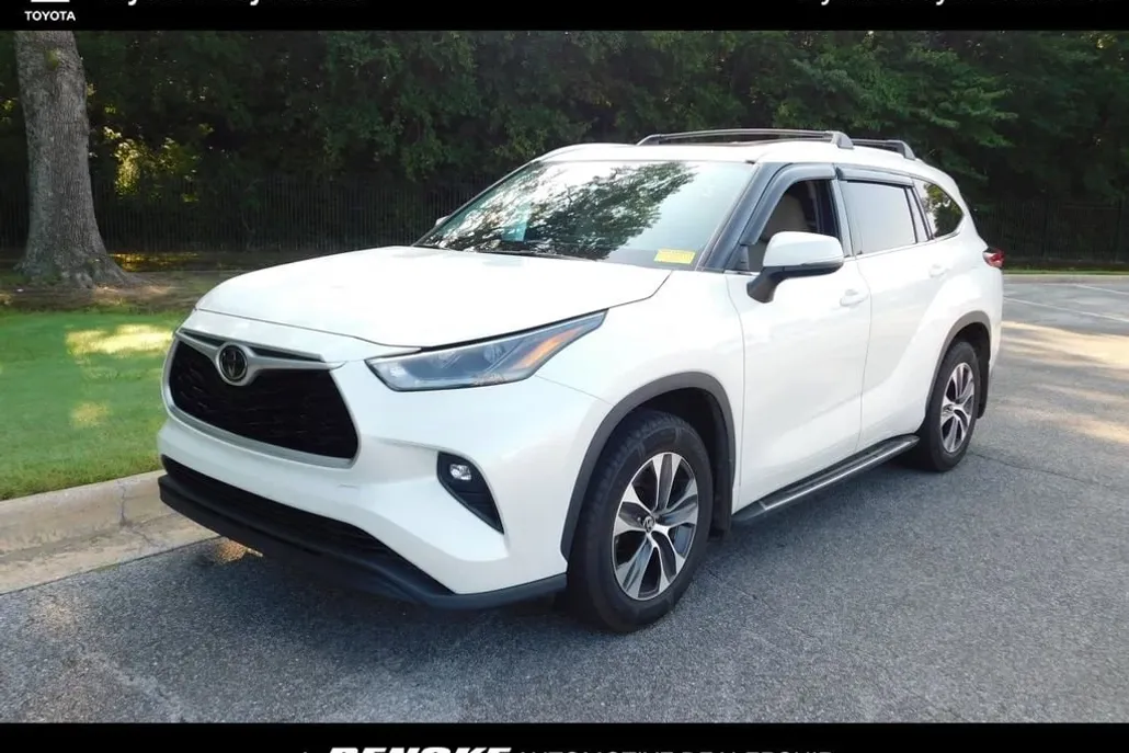 2021 Toyota Highlander XLE photo 1