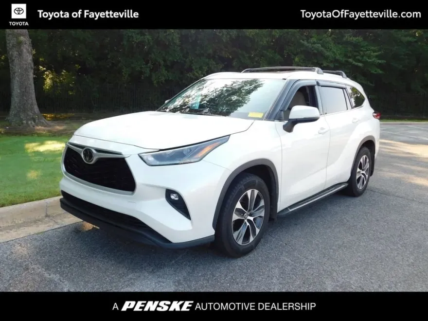 2021 Toyota Highlander XLE photo 1