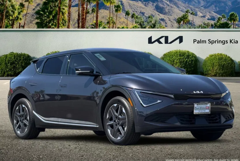 2025 Kia EV6 Light photo 1