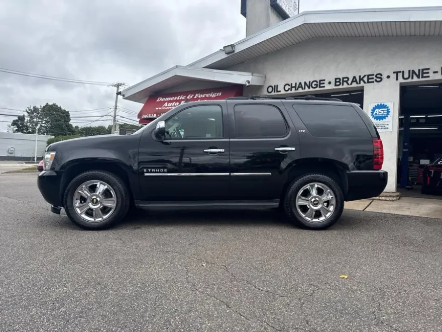 2009 Chevrolet Tahoe LTZ photo 1