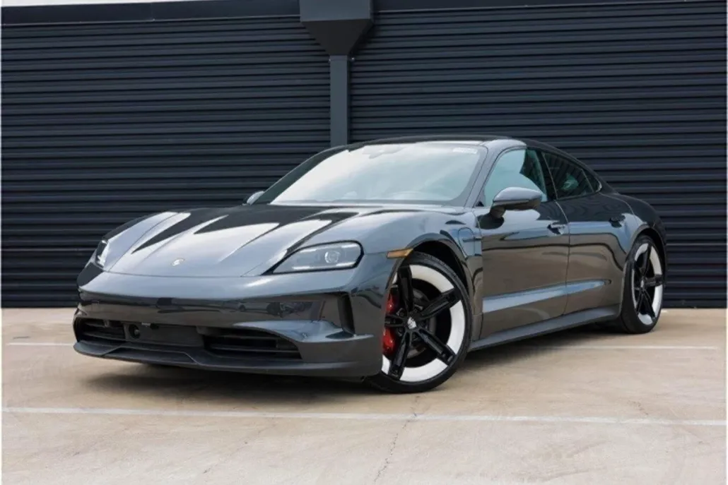 2025 Porsche Taycan 4S photo 1
