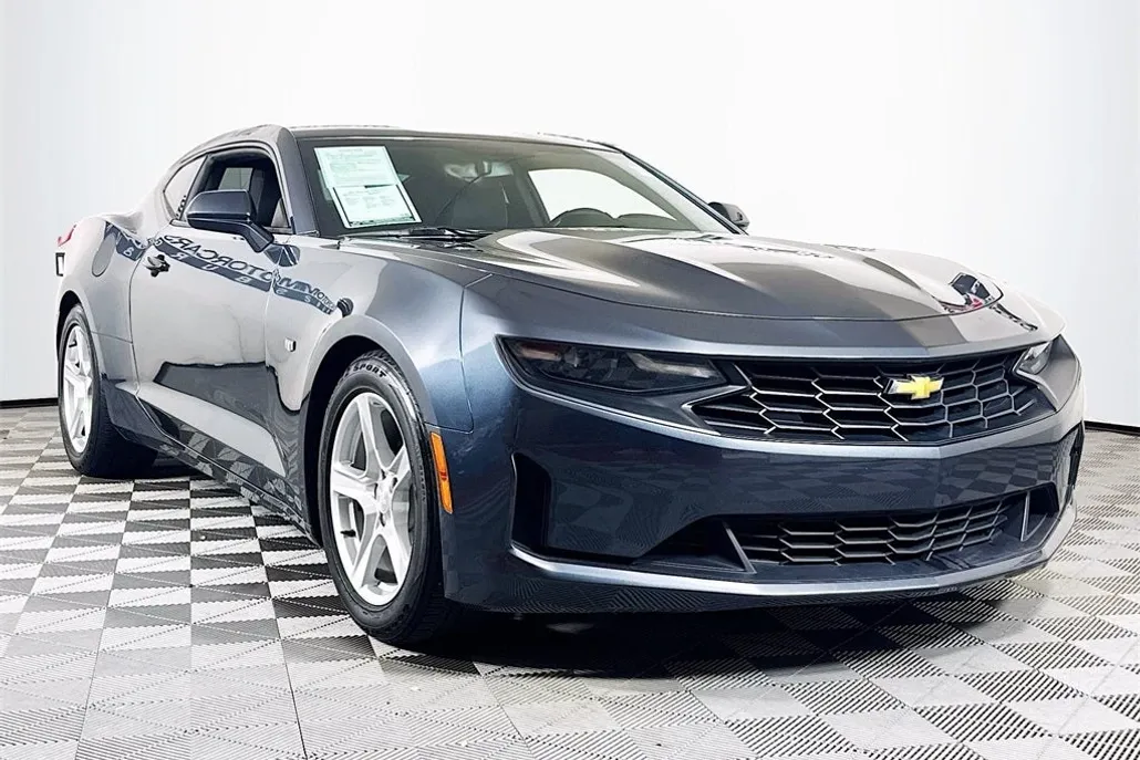 2021 Chevrolet Camaro Coupe 1LT photo 1