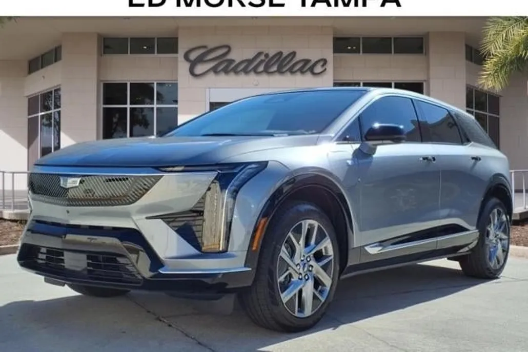 2025 Cadillac Optiq Luxury photo 1