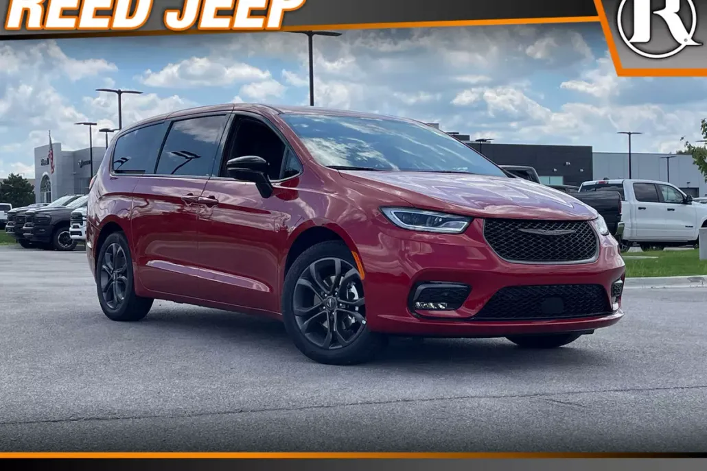 2026 Chrysler Pacifica photo 1