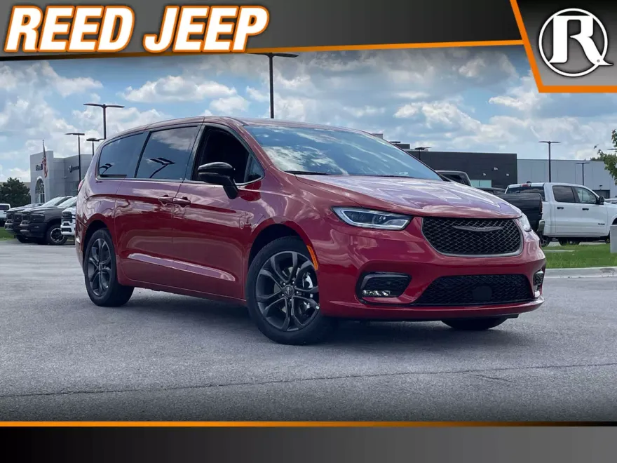2026 Chrysler Pacifica photo 1