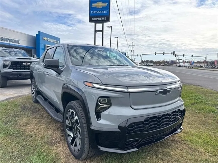 2025 Chevrolet Silverado EV RST photo 1