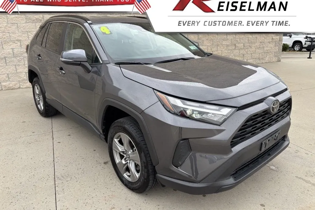 2024 Toyota RAV4 XLE photo 1