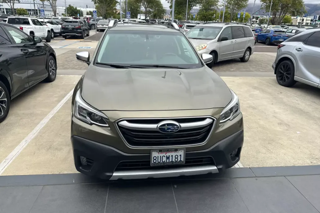 2021 Subaru Outback Touring photo 1