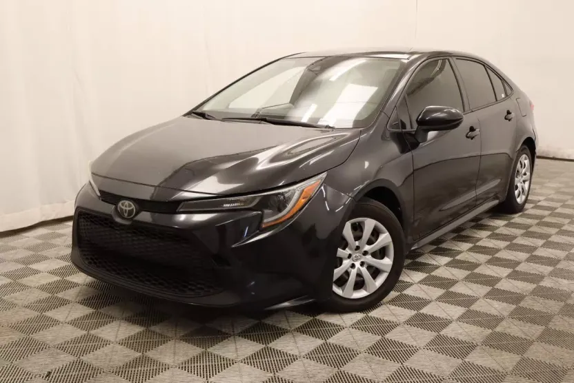 2020 Toyota Corolla LE photo 1