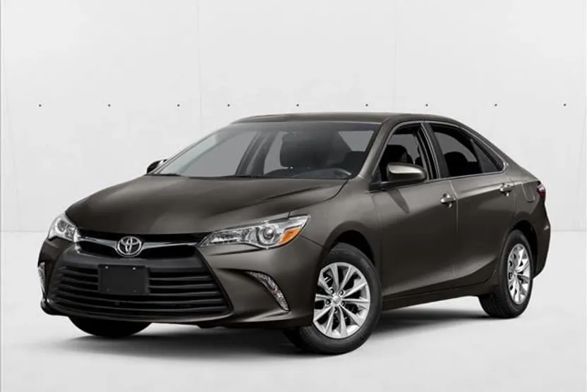 2016 Toyota Camry LE photo 1