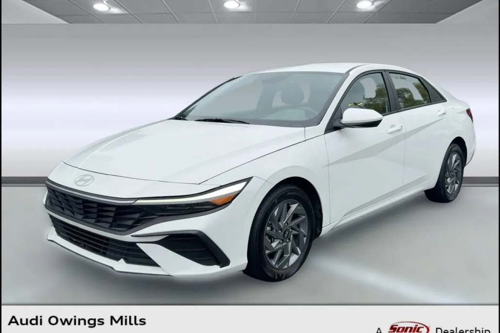 2024 Hyundai Elantra SEL photo 1