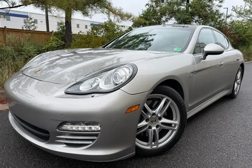 2012 Porsche Panamera Base photo 1
