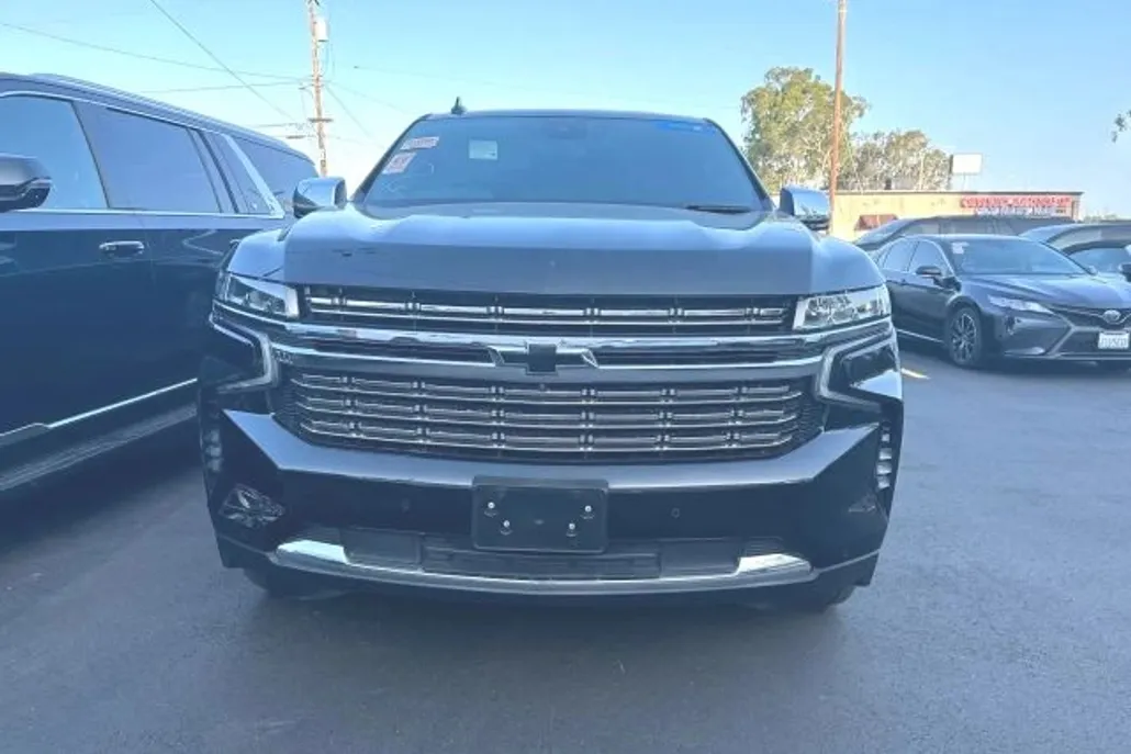 2023 Chevrolet Suburban Premier photo 1
