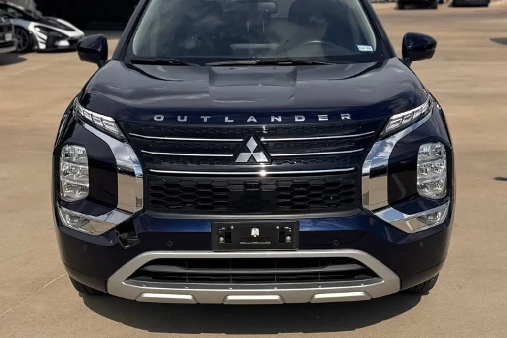 2022 Mitsubishi Outlander SEL photo 1