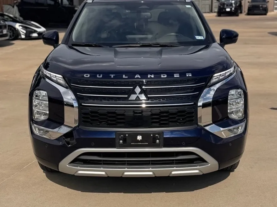 2022 Mitsubishi Outlander SEL photo 1