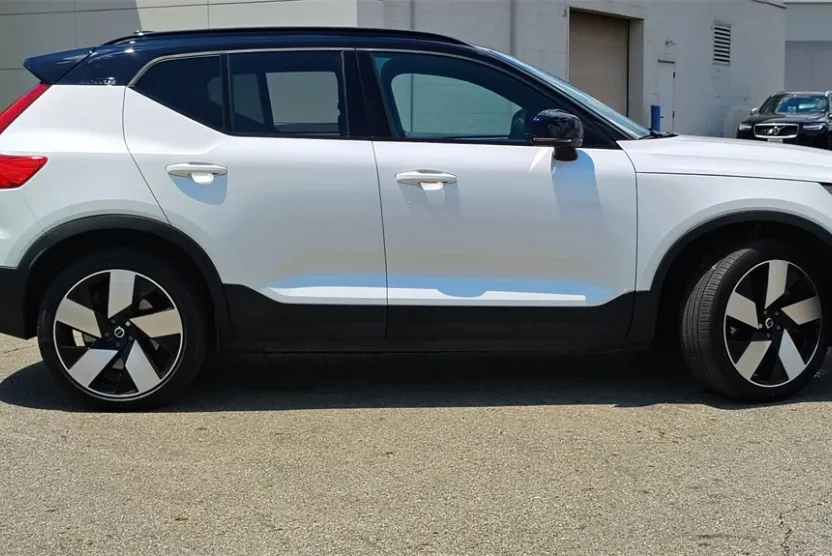 2023 Volvo XC40 Recharge Ultimate photo 1