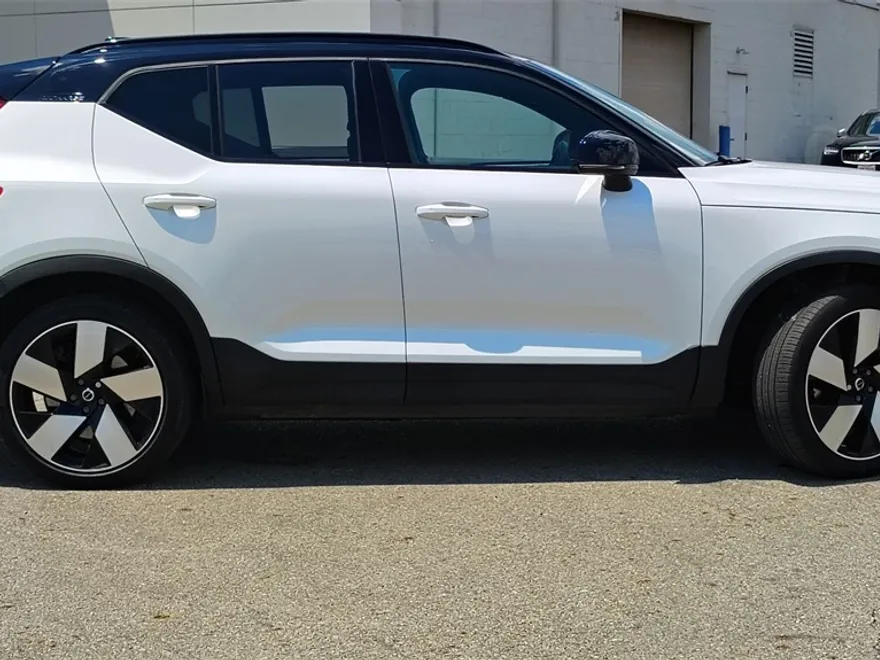 2023 Volvo XC40 Recharge Ultimate photo 1