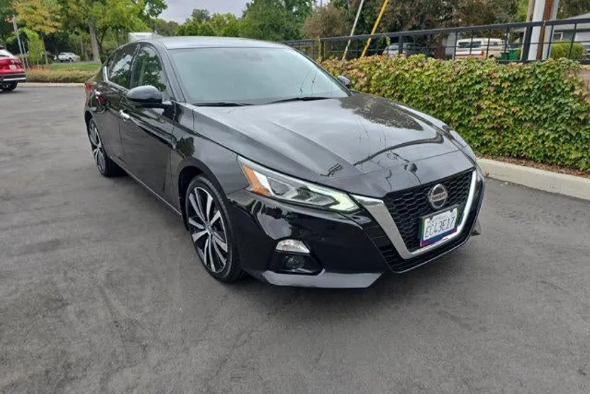 2021 Nissan Altima 2.5 Platinum photo 1
