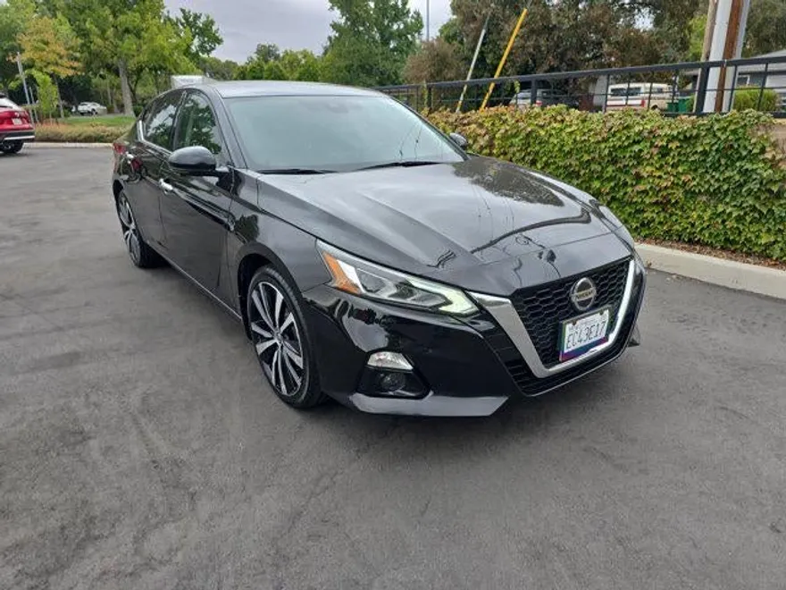 2021 Nissan Altima 2.5 Platinum photo 1