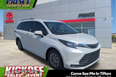 2025 Toyota Sienna XLE photo 1