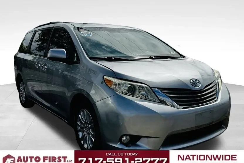 2018 Toyota Sienna XLE Premium photo 1