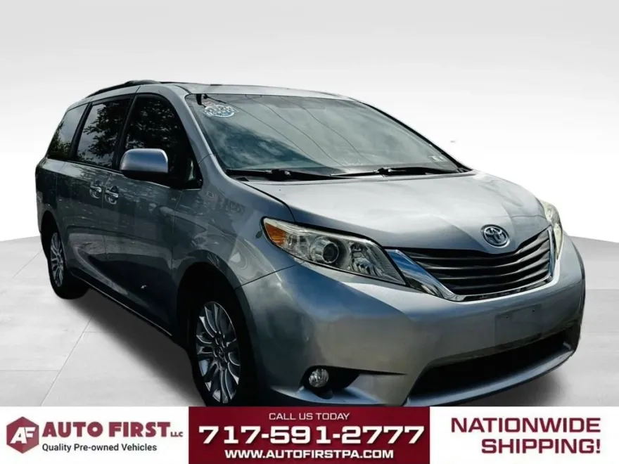 2018 Toyota Sienna XLE Premium photo 1