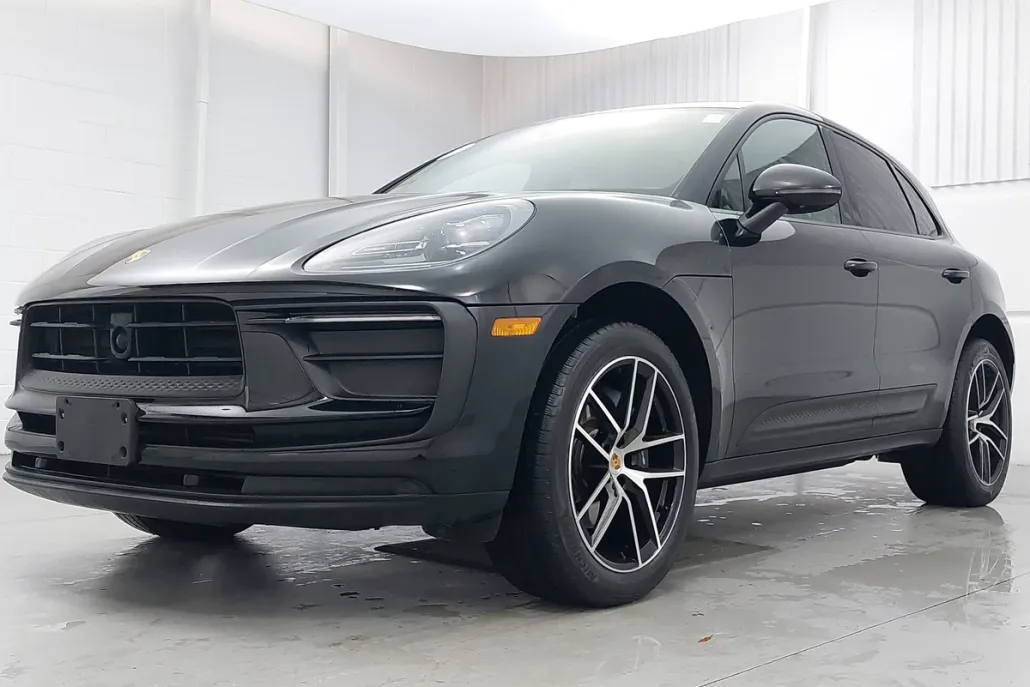 2024 Porsche Macan T photo 1
