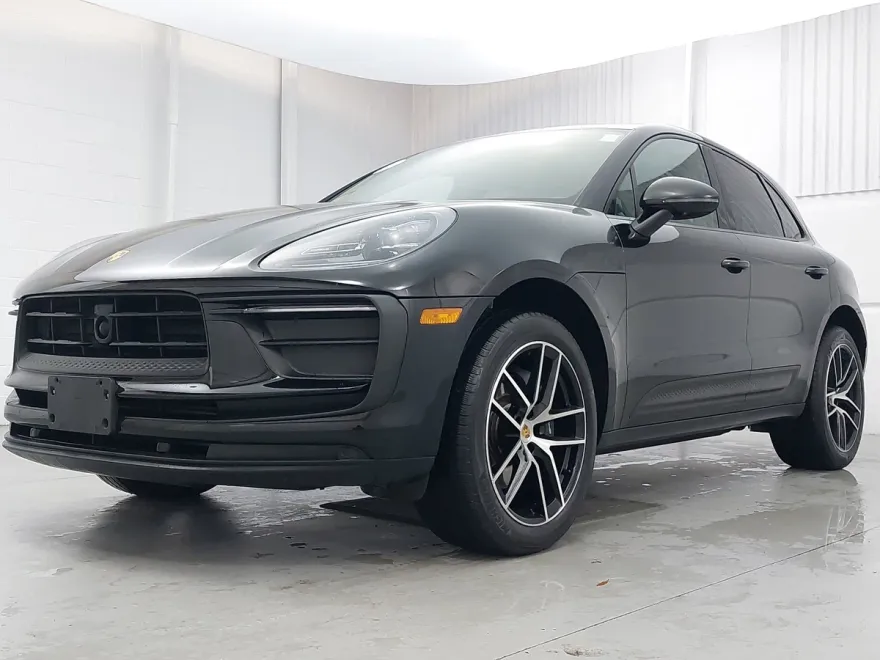 2024 Porsche Macan T photo 1