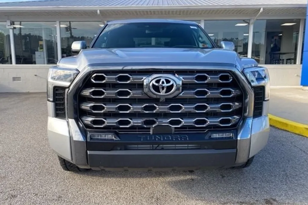 2025 Toyota Tundra Platinum photo 1