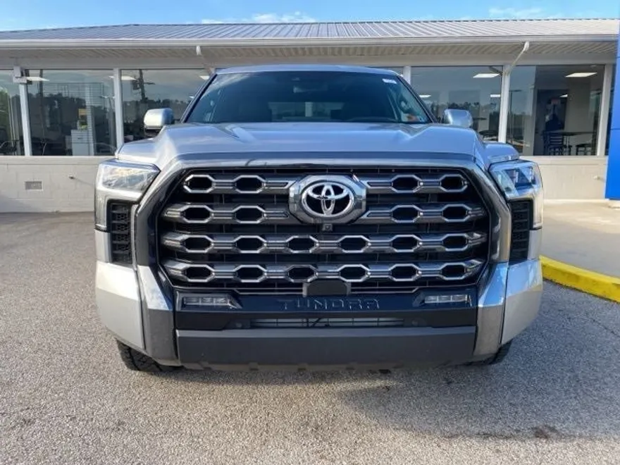 2025 Toyota Tundra Platinum photo 1