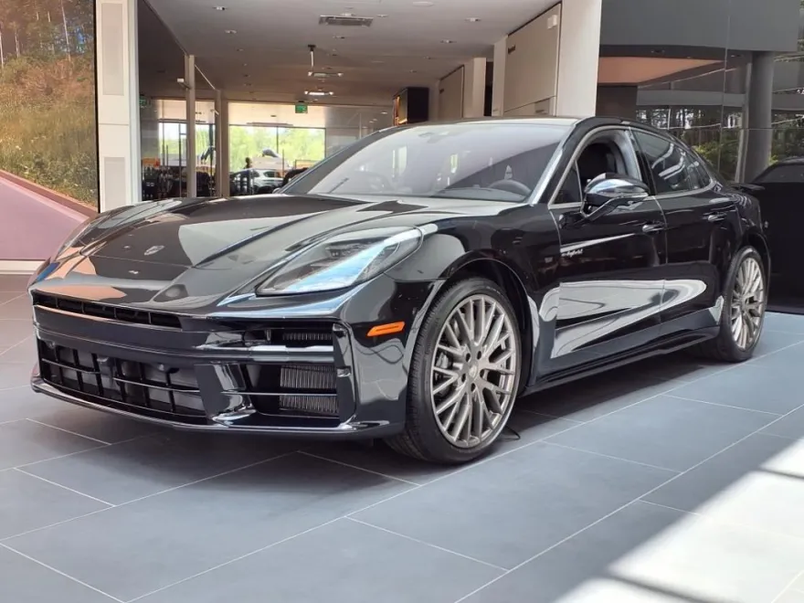 2025 Porsche Panamera Turbo E-Hybrid photo 1