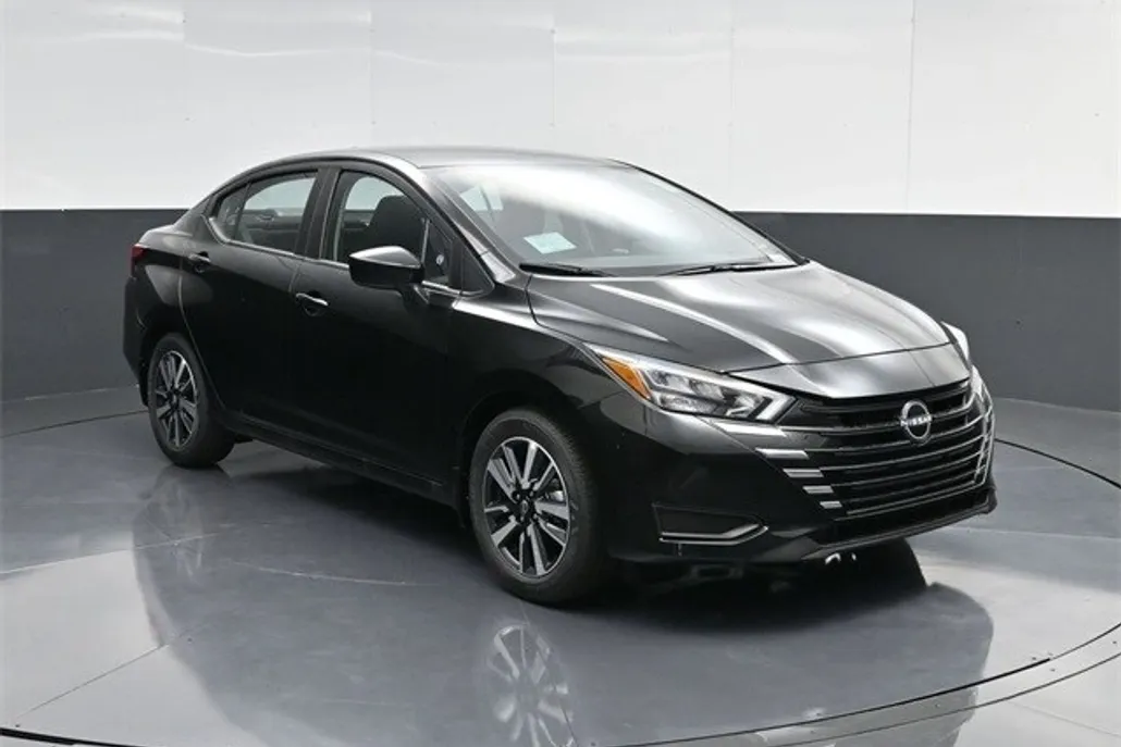 2025 Nissan Versa 1.6 SV photo 1