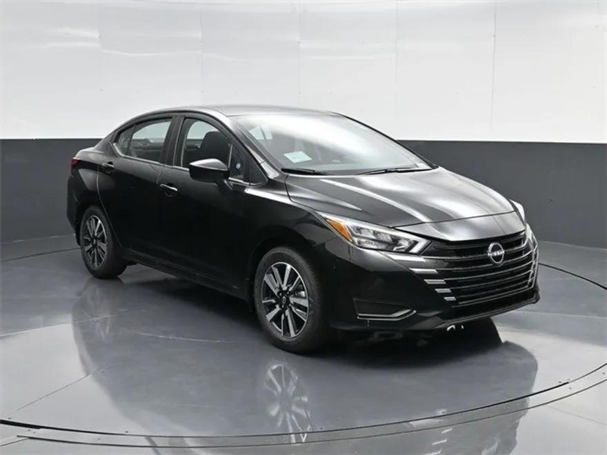 2025 Nissan Versa 1.6 SV photo 1