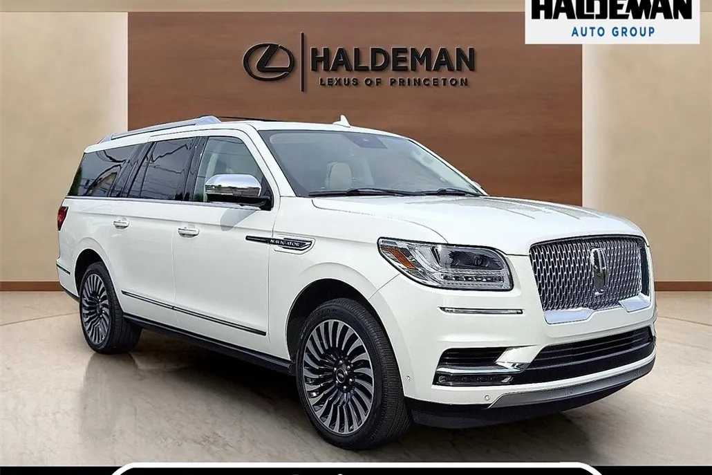 2021 Lincoln Navigator Black Label photo 1