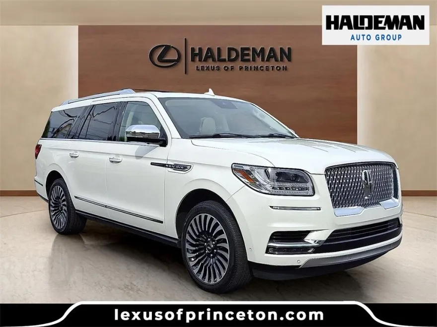 2021 Lincoln Navigator Black Label photo 1