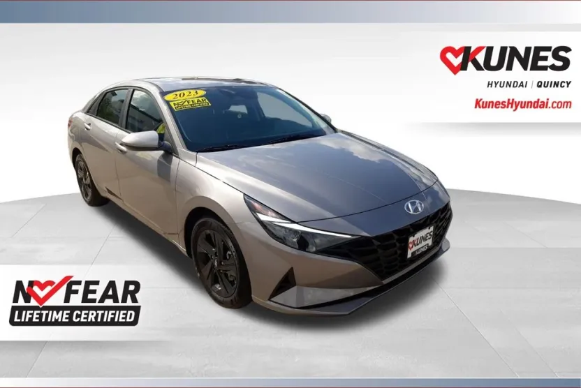 2023 Hyundai Elantra SEL photo 1